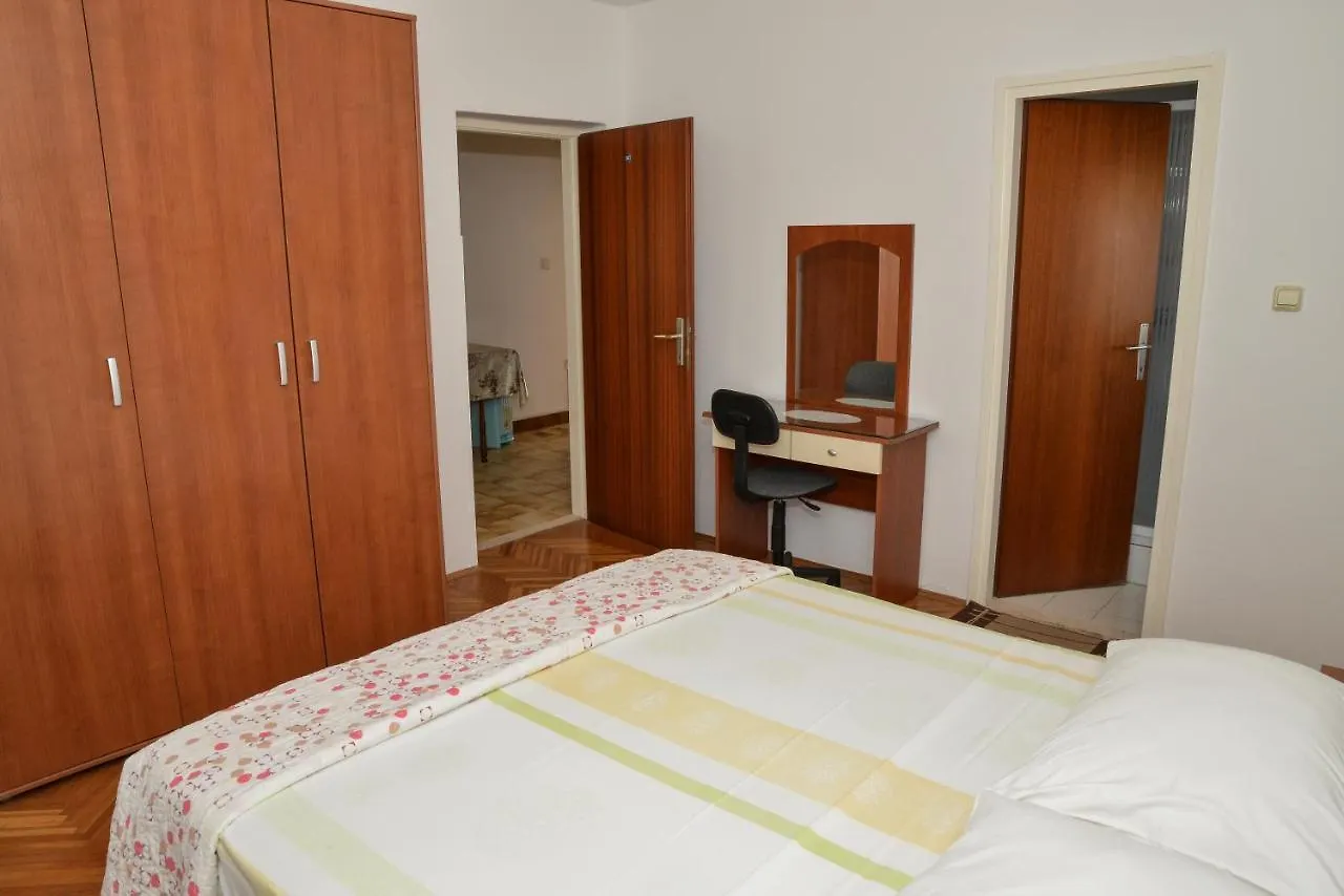 Apartments Sestan Задар